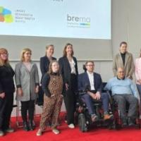 Gruppenfoto der Podiumsdiskussion in Bremen